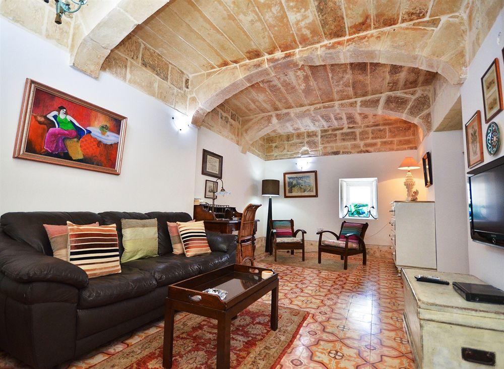 Palazzo 4*